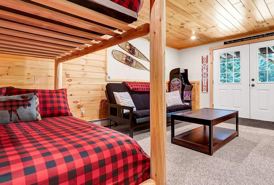 Classic Maine Chalet Near Sunday River with Firepit and Bonus Living Space - Bethel, Maine