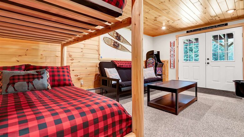 Classic Maine Chalet Near Sunday River with Firepit and Bonus Living Space - Bethel, Maine