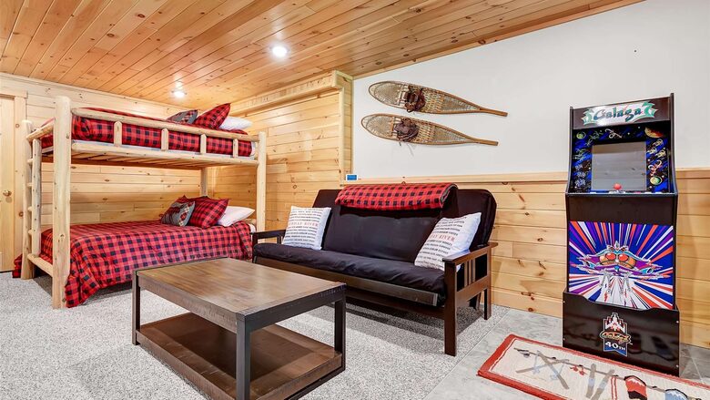 Classic Maine Chalet Near Sunday River with Firepit and Bonus Living Space - Bethel, Maine