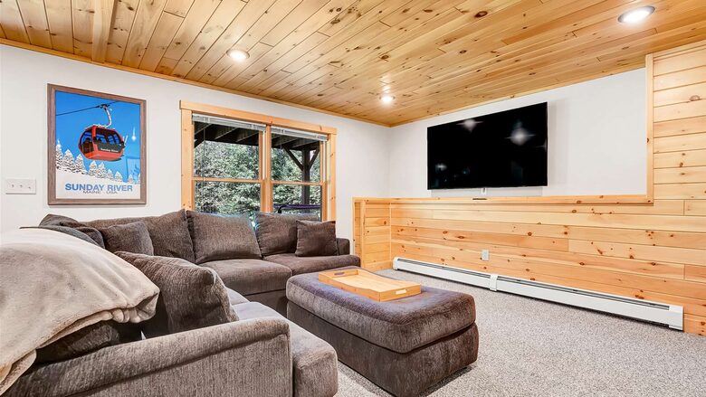 Classic Maine Chalet Near Sunday River with Firepit and Bonus Living Space - Bethel, Maine