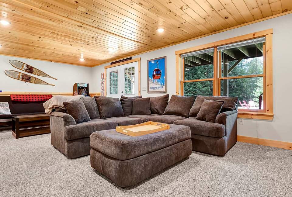 Classic Maine Chalet Near Sunday River with Firepit and Bonus Living Space - Bethel, Maine