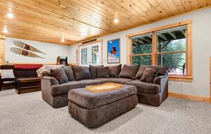 Classic Maine Chalet Near Sunday River with Firepit and Bonus Living Space - Bethel, Maine