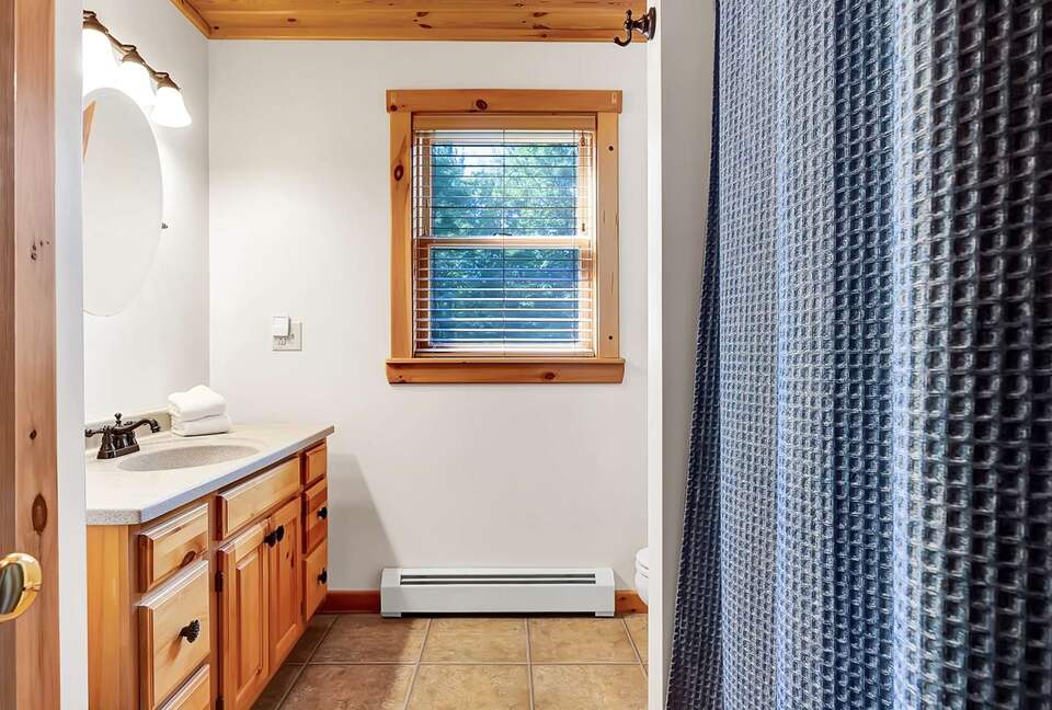 Classic Maine Chalet Near Sunday River with Firepit and Bonus Living Space - Bethel, Maine