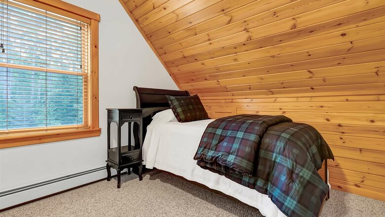 Classic Maine Chalet Near Sunday River with Firepit and Bonus Living Space - Bethel, Maine