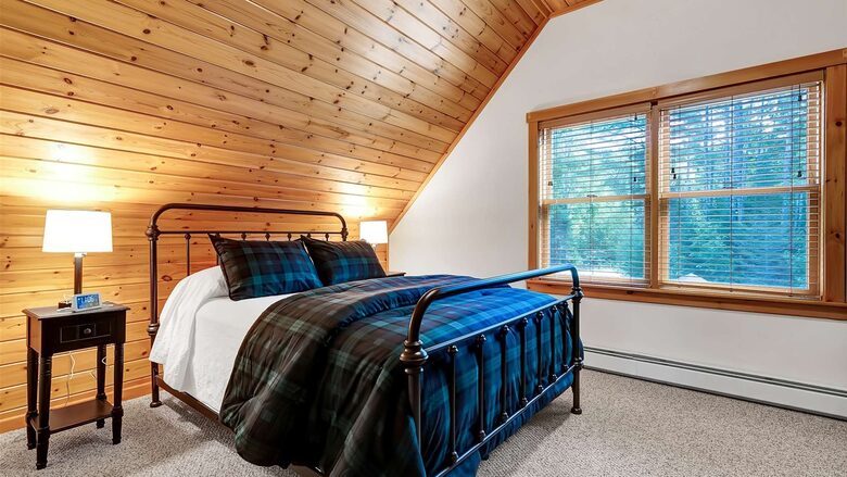 Classic Maine Chalet Near Sunday River with Firepit and Bonus Living Space - Bethel, Maine