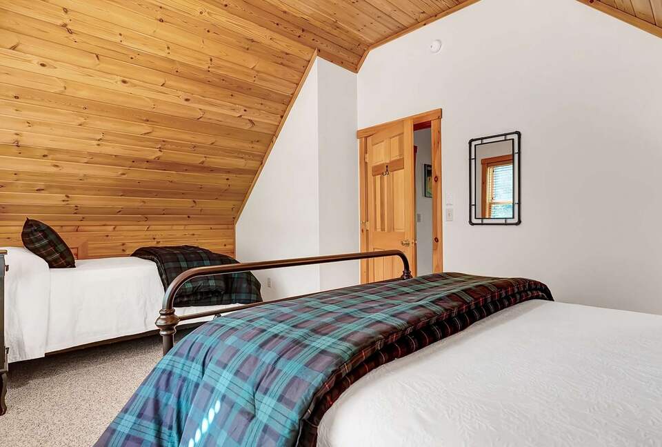 Classic Maine Chalet Near Sunday River with Firepit and Bonus Living Space - Bethel, Maine