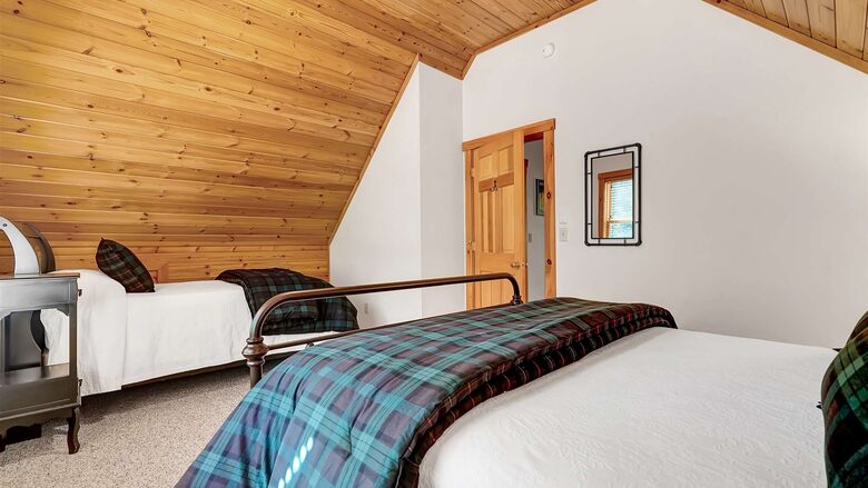 Classic Maine Chalet Near Sunday River with Firepit and Bonus Living Space - Bethel, Maine