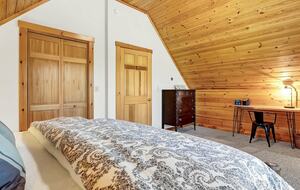 Classic Maine Chalet Near Sunday River with Firepit and Bonus Living Space - Bethel, Maine