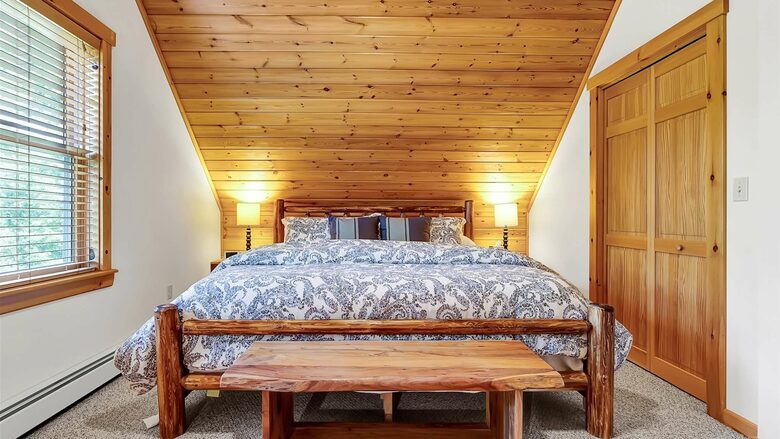 Classic Maine Chalet Near Sunday River with Firepit and Bonus Living Space - Bethel, Maine