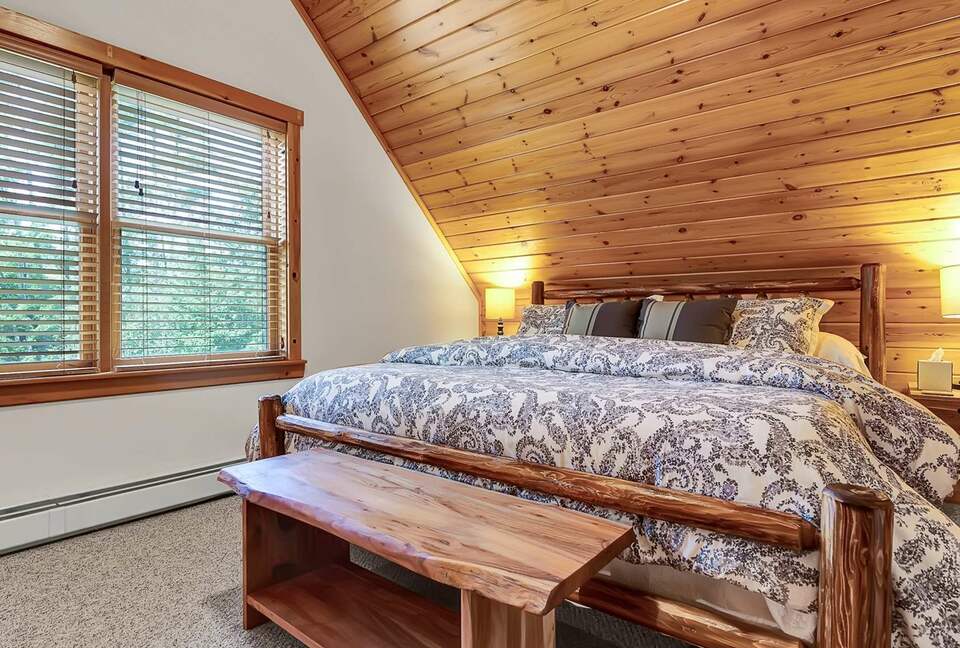 Classic Maine Chalet Near Sunday River with Firepit and Bonus Living Space - Bethel, Maine