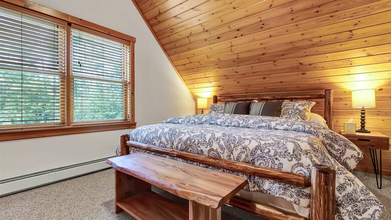 Classic Maine Chalet Near Sunday River with Firepit and Bonus Living Space - Bethel, Maine