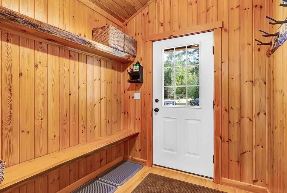 Classic Maine Chalet Near Sunday River with Firepit and Bonus Living Space - Bethel, Maine