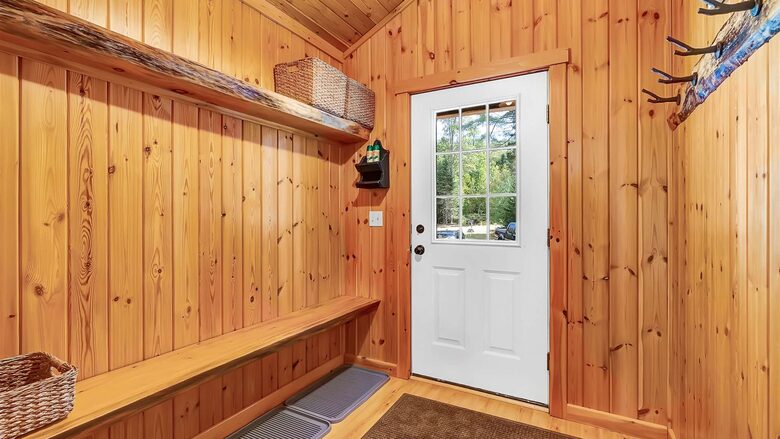 Classic Maine Chalet Near Sunday River with Firepit and Bonus Living Space - Bethel, Maine