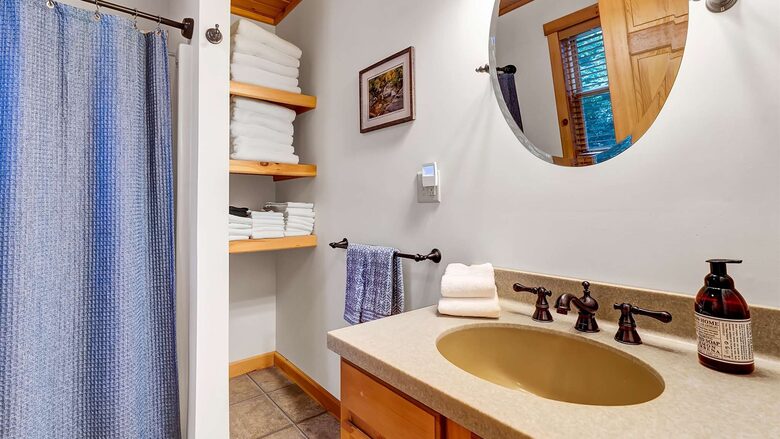 Classic Maine Chalet Near Sunday River with Firepit and Bonus Living Space - Bethel, Maine