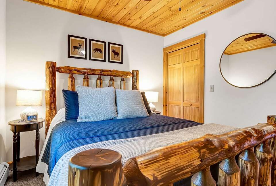 Classic Maine Chalet Near Sunday River with Firepit and Bonus Living Space - Bethel, Maine