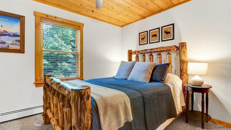 Classic Maine Chalet Near Sunday River with Firepit and Bonus Living Space - Bethel, Maine