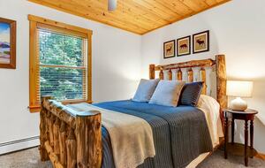 Classic Maine Chalet Near Sunday River with Firepit and Bonus Living Space - Bethel, Maine