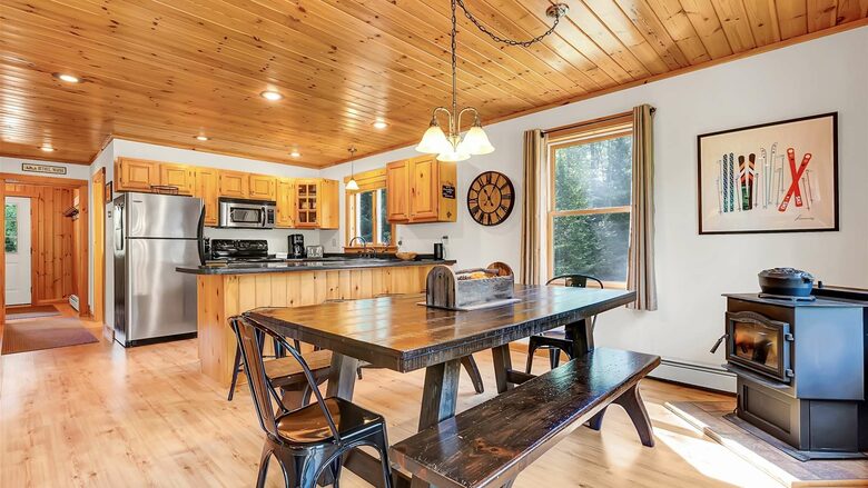 Classic Maine Chalet Near Sunday River with Firepit and Bonus Living Space - Bethel, Maine