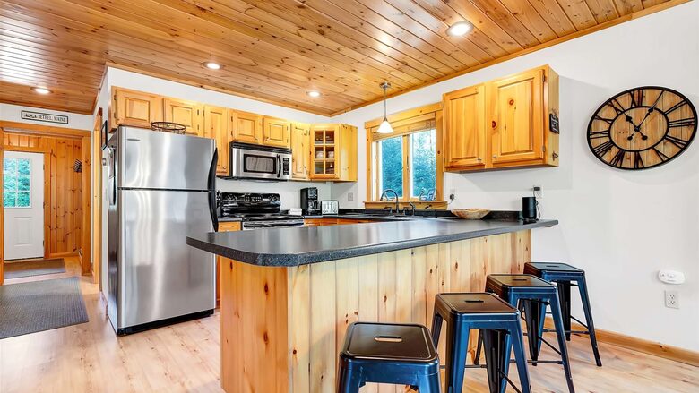 Classic Maine Chalet Near Sunday River with Firepit and Bonus Living Space - Bethel, Maine