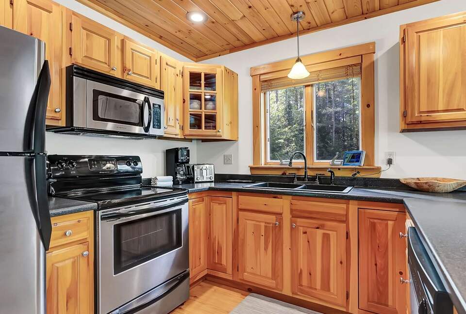 Classic Maine Chalet Near Sunday River with Firepit and Bonus Living Space - Bethel, Maine