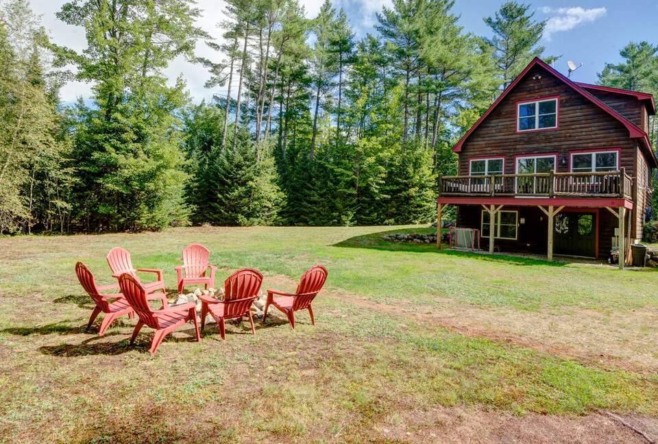 Classic Maine Chalet Near Sunday River with Firepit and Bonus Living Space - Bethel, Maine