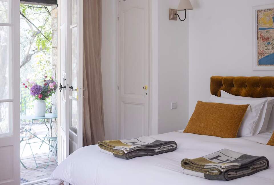 A Provençal Culinary & Historical Haven - Châteauneuf-Grasse, France