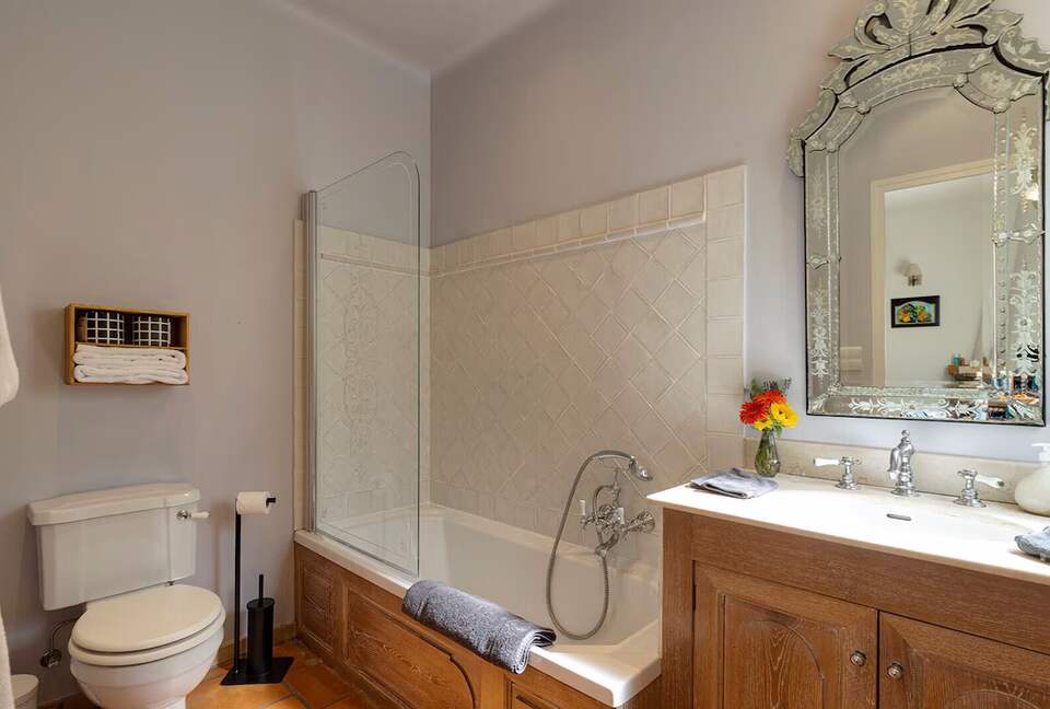 A Provençal Culinary & Historical Haven - Châteauneuf-Grasse, France