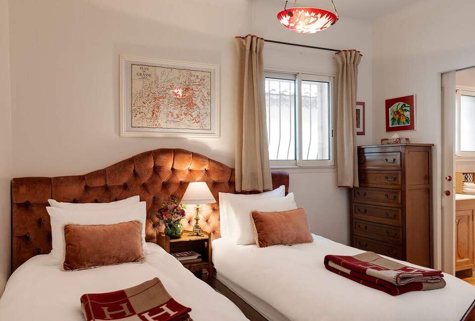 A Provençal Culinary & Historical Haven - Châteauneuf-Grasse, France