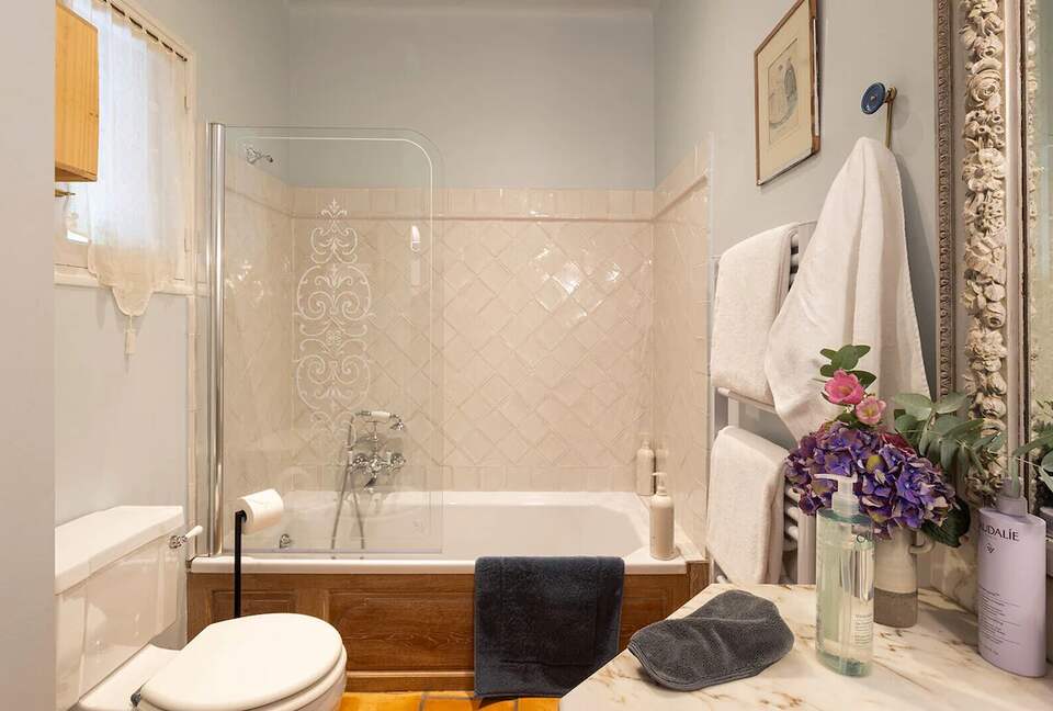 A Provençal Culinary & Historical Haven - Châteauneuf-Grasse, France