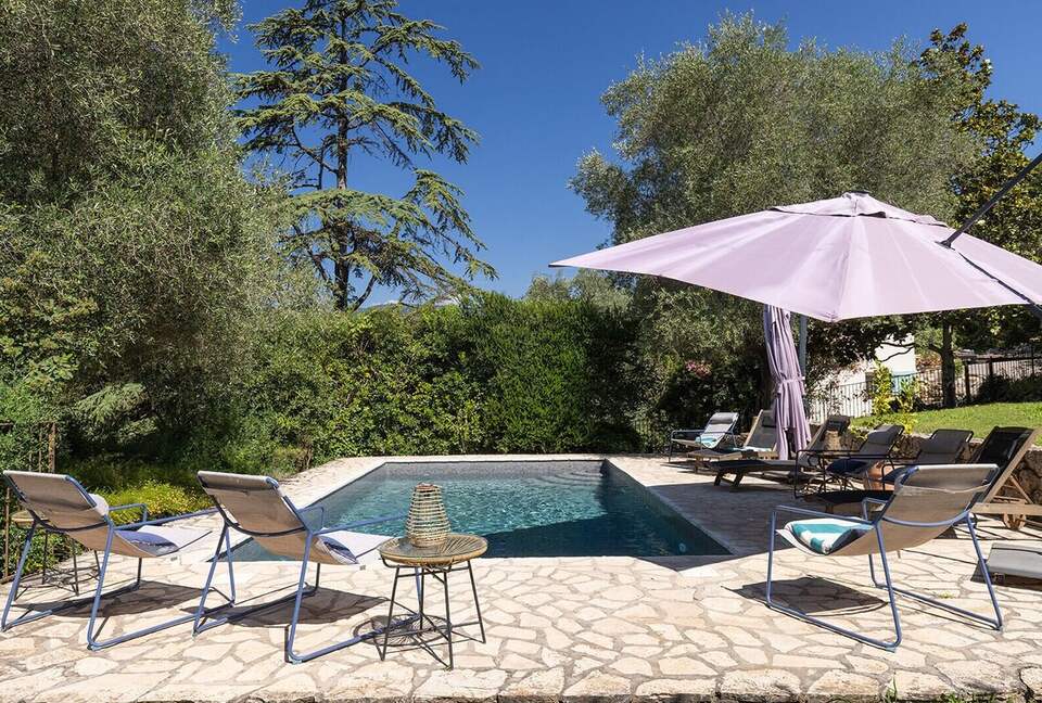 A Provençal Culinary & Historical Haven - Châteauneuf-Grasse, France