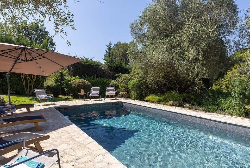 A Provençal Culinary & Historical Haven - Châteauneuf-Grasse, France