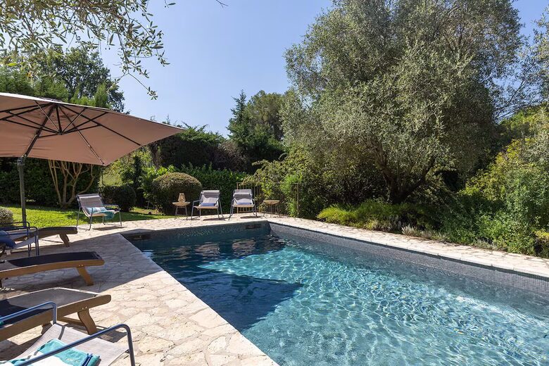 A Provençal Culinary & Historical Haven - Châteauneuf-Grasse, France