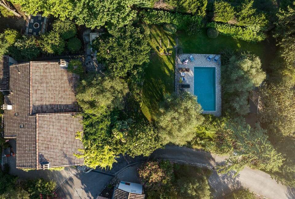 A Provençal Culinary & Historical Haven - Châteauneuf-Grasse, France