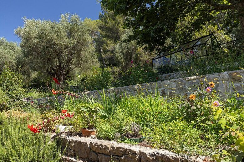 A Provençal Culinary & Historical Haven - Châteauneuf-Grasse, France