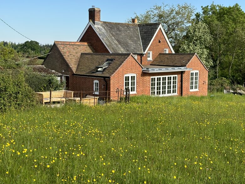 A Refined New Forest Cottage with Orchard and Shepherd’s Hut - Lyndhurst, United Kingdom