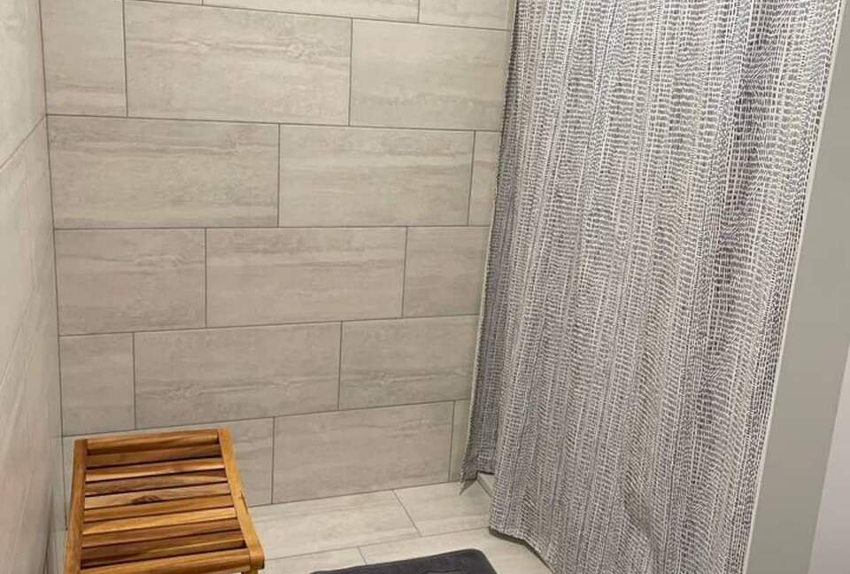 Single Level Historic District Retreat Walkable to Newcastle Dining - Newcastle, Maine