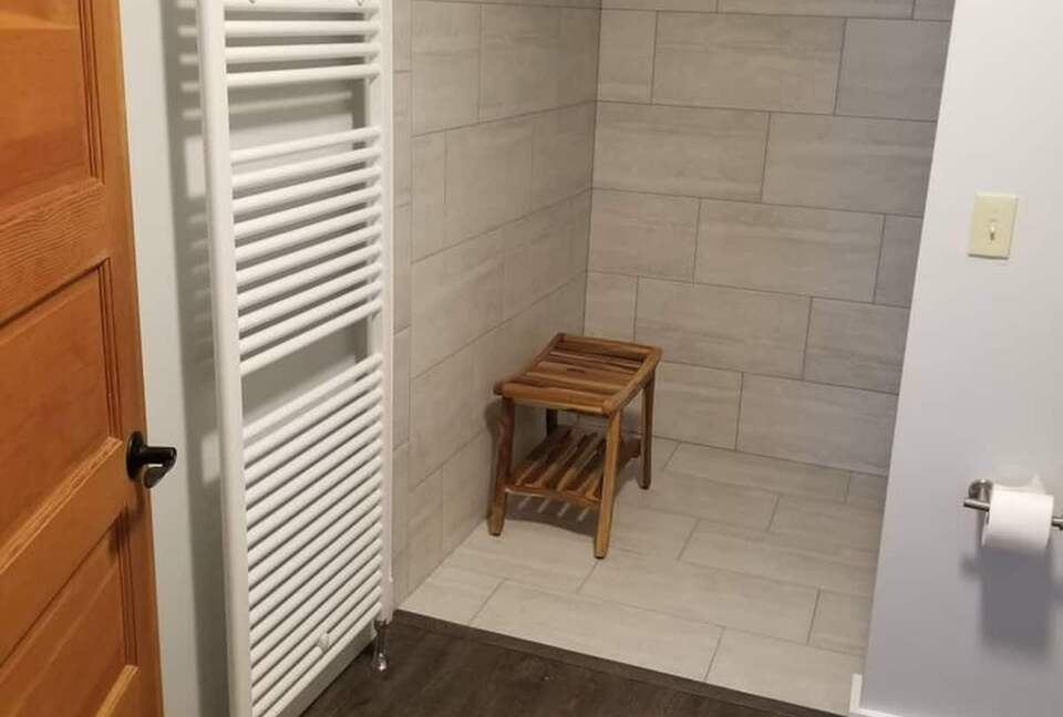 Single Level Historic District Retreat Walkable to Newcastle Dining - Newcastle, Maine