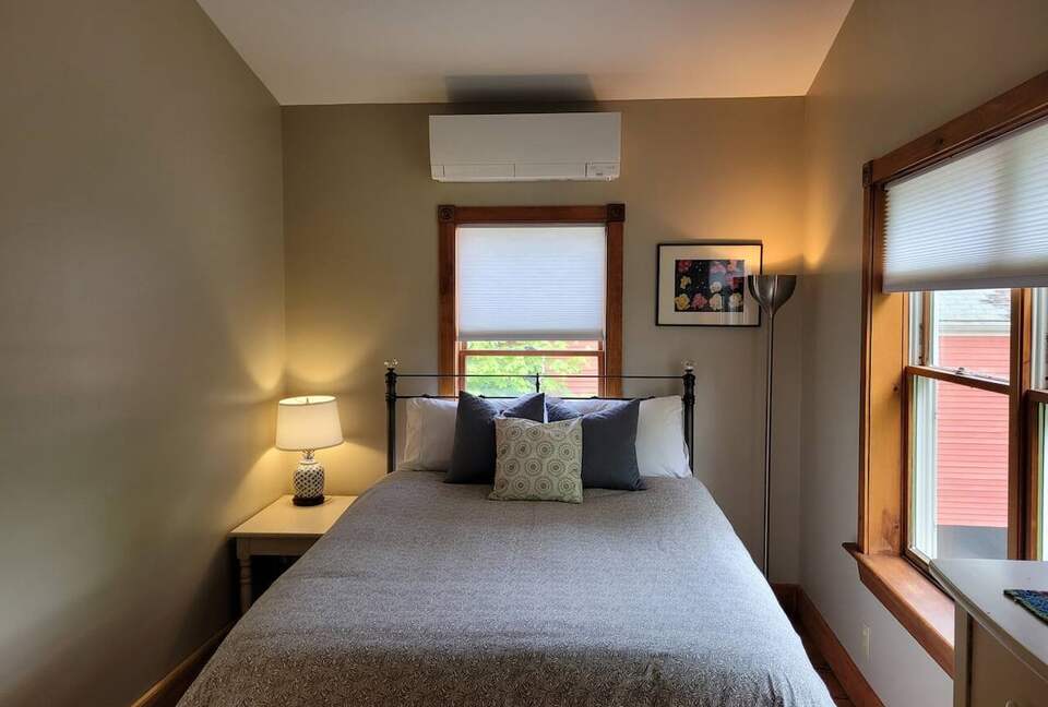 Single Level Historic District Retreat Walkable to Newcastle Dining - Newcastle, Maine