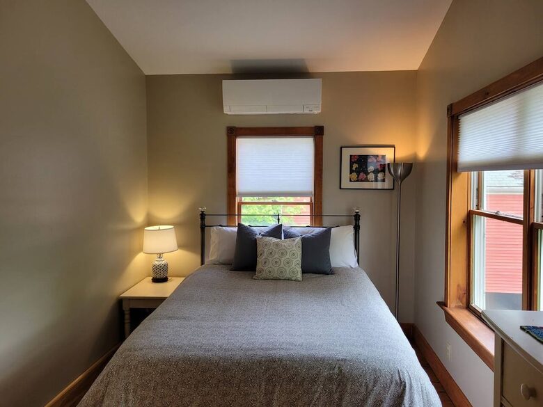 Single Level Historic District Retreat Walkable to Newcastle Dining - Newcastle, Maine