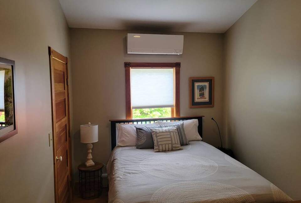 Single Level Historic District Retreat Walkable to Newcastle Dining - Newcastle, Maine