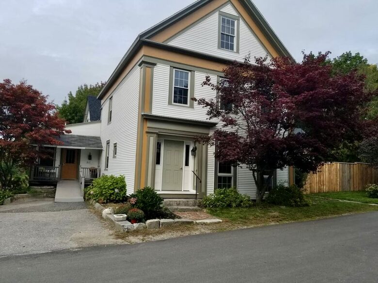 Single Level Historic District Retreat Walkable to Newcastle Dining - Newcastle, Maine