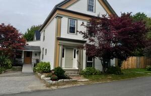 Single Level Historic District Retreat Walkable to Newcastle Dining - Newcastle, Maine