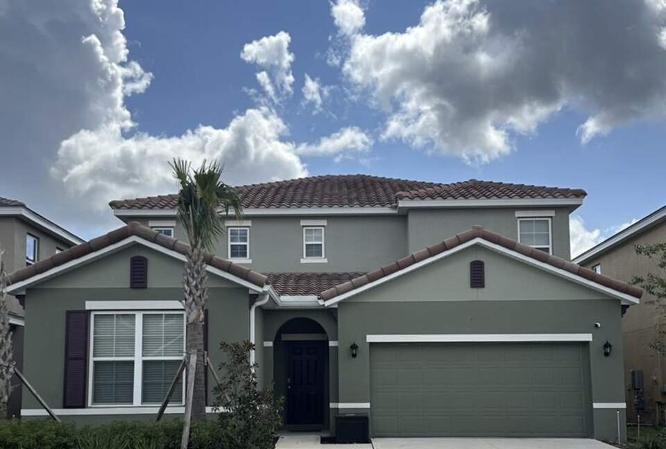 Immersive Disney Themed Retreat with Private Pool in Solterra Resort - Davenport, Florida