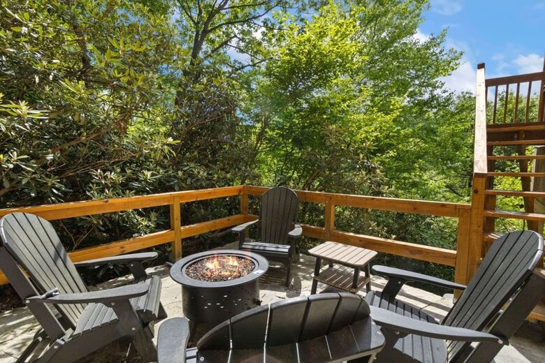 Upscale Mountain Cottage Near Downtown Blowing Rock - Blowing Rock, North Carolina