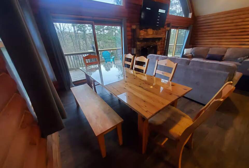 Serene Lakeside Log Cabin Retreat - Anderson, South Carolina