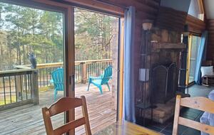 Serene Lakeside Log Cabin Retreat - Anderson, South Carolina