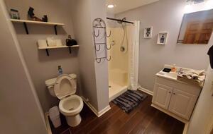 Serene Lakeside Log Cabin Retreat - Anderson, South Carolina