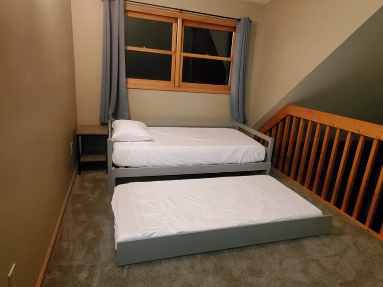 Serene Lakeside Log Cabin Retreat - Anderson, South Carolina