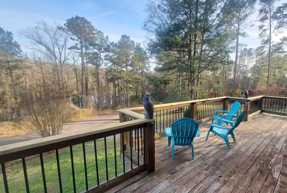 Serene Lakeside Log Cabin Retreat - Anderson, South Carolina