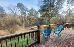 Serene Lakeside Log Cabin Retreat - Anderson, South Carolina